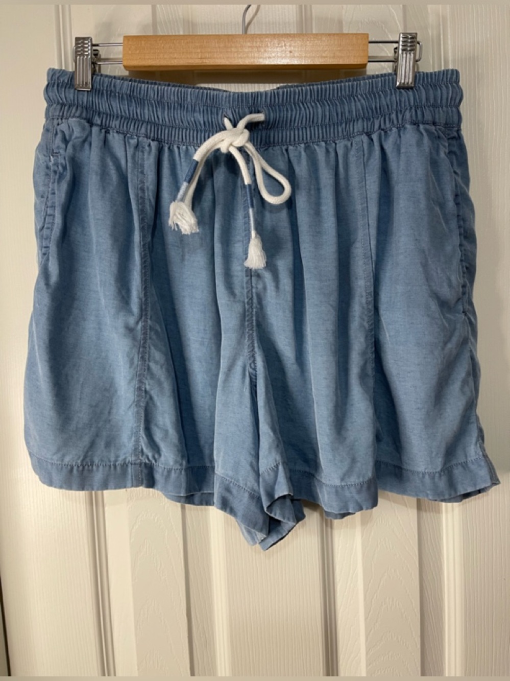 C&C California Pull on elastic waist light denim breathable shorts L